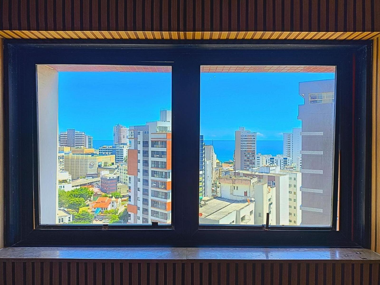 Lindo Apt Vista Mar Completo Com Piscina No Rooftop Do Edf, Proximo Ao Porto Da Barra Salvador Exterior foto